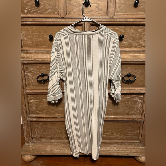 Universal Thread Kimono - Picture 4 of 4